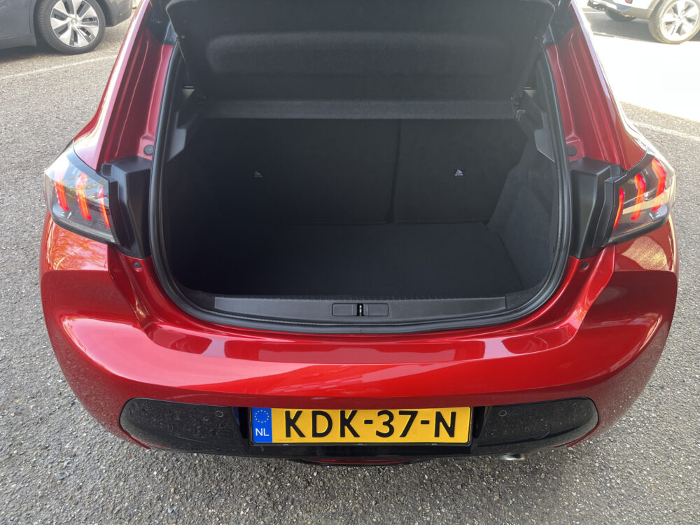 Peugeot 208 1.2 PureTech GT // FULL LED // HALF LEDER // DODEHOEK // 3D COCKPIT // CAMERA+SENSOREN // NAVI+CARPLAY // 13