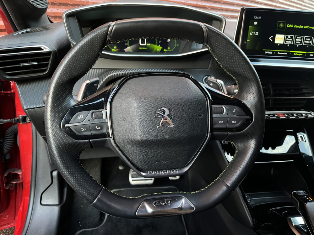 Peugeot 208 1.2 PureTech GT // FULL LED // HALF LEDER // DODEHOEK // 3D COCKPIT // CAMERA+SENSOREN // NAVI+CARPLAY // 19