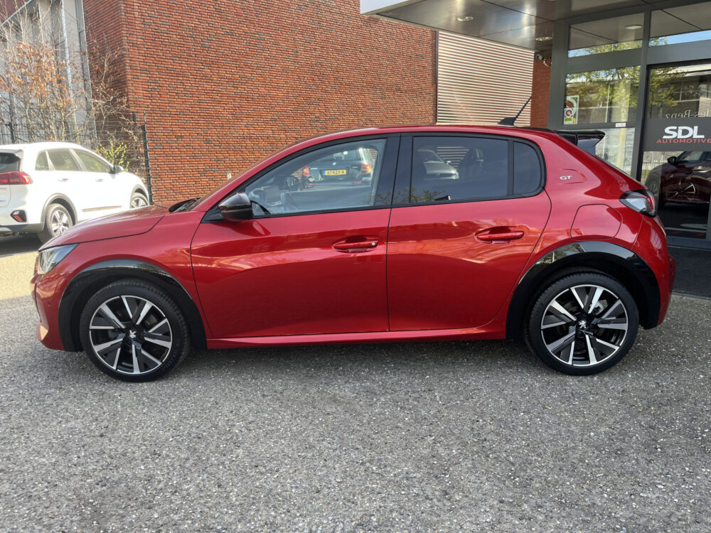 Peugeot 208 1.2 PureTech GT // FULL LED // HALF LEDER // DODEHOEK // 3D COCKPIT // CAMERA+SENSOREN // NAVI+CARPLAY // 2