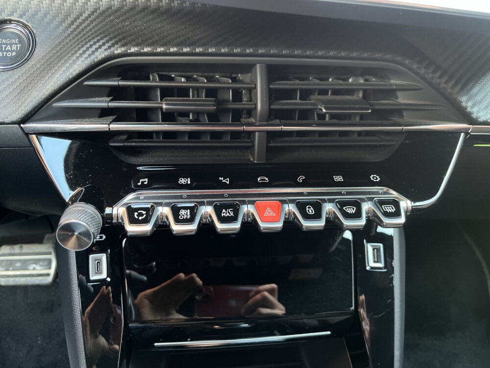 Peugeot 208 1.2 PureTech GT // FULL LED // HALF LEDER // DODEHOEK // 3D COCKPIT // CAMERA+SENSOREN // NAVI+CARPLAY // 23