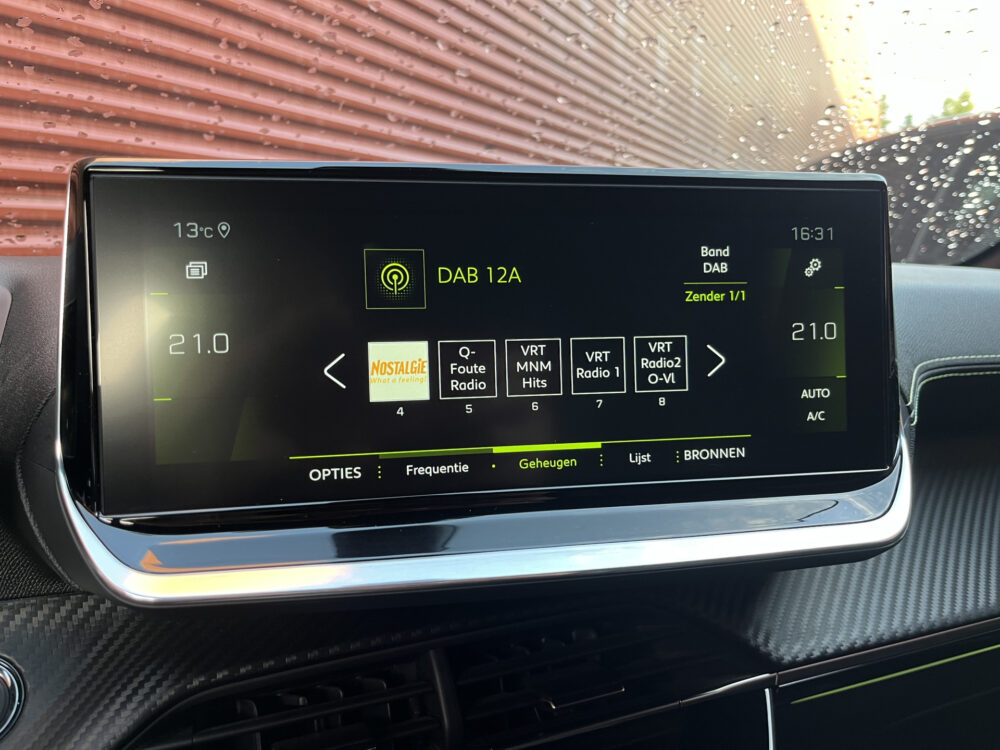 Peugeot 208 1.2 PureTech GT // FULL LED // HALF LEDER // DODEHOEK // 3D COCKPIT // CAMERA+SENSOREN // NAVI+CARPLAY // 24