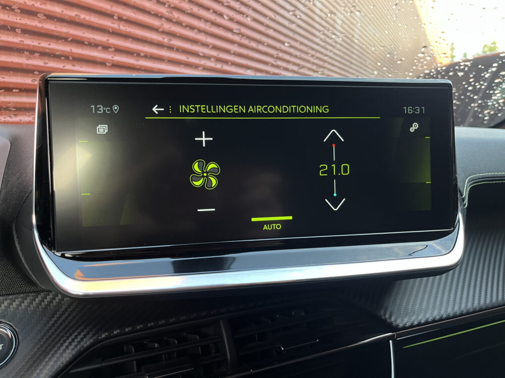 Peugeot 208 1.2 PureTech GT // FULL LED // HALF LEDER // DODEHOEK // 3D COCKPIT // CAMERA+SENSOREN // NAVI+CARPLAY // 25