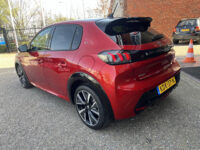 Peugeot 208 1.2 PureTech GT // FULL LED // HALF LEDER // DODEHOEK // 3D COCKPIT // CAMERA+SENSOREN // NAVI+CARPLAY // 34