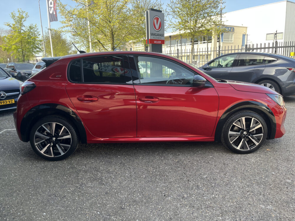 Peugeot 208 1.2 PureTech GT // FULL LED // HALF LEDER // DODEHOEK // 3D COCKPIT // CAMERA+SENSOREN // NAVI+CARPLAY // 6