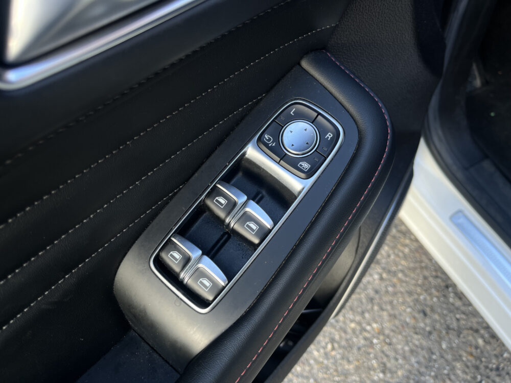 MG EHS 1.5 TGDI Luxury // SCHUIF-KANTELDAK // 360 CAMERA // ADAPT. CRUISE // ELEK.STOELEN+KLEP // DODEHOEK // KEYLESS // 18