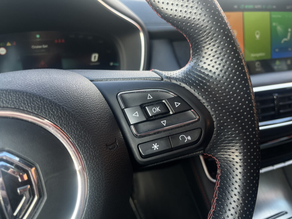 MG EHS 1.5 TGDI Luxury // SCHUIF-KANTELDAK // 360 CAMERA // ADAPT. CRUISE // ELEK.STOELEN+KLEP // DODEHOEK // KEYLESS // 20