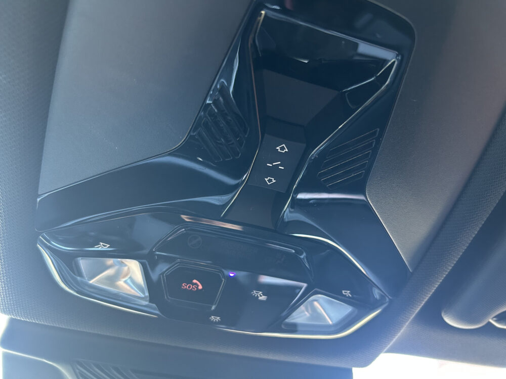 BMW X1 xDrive23i 4Cilinder High Executive M Sport Shadow Line // FULL LED // PANO/SCHUIFKANTELDAK // LEDER // HUD // 360 CAMERA // M Sp 13