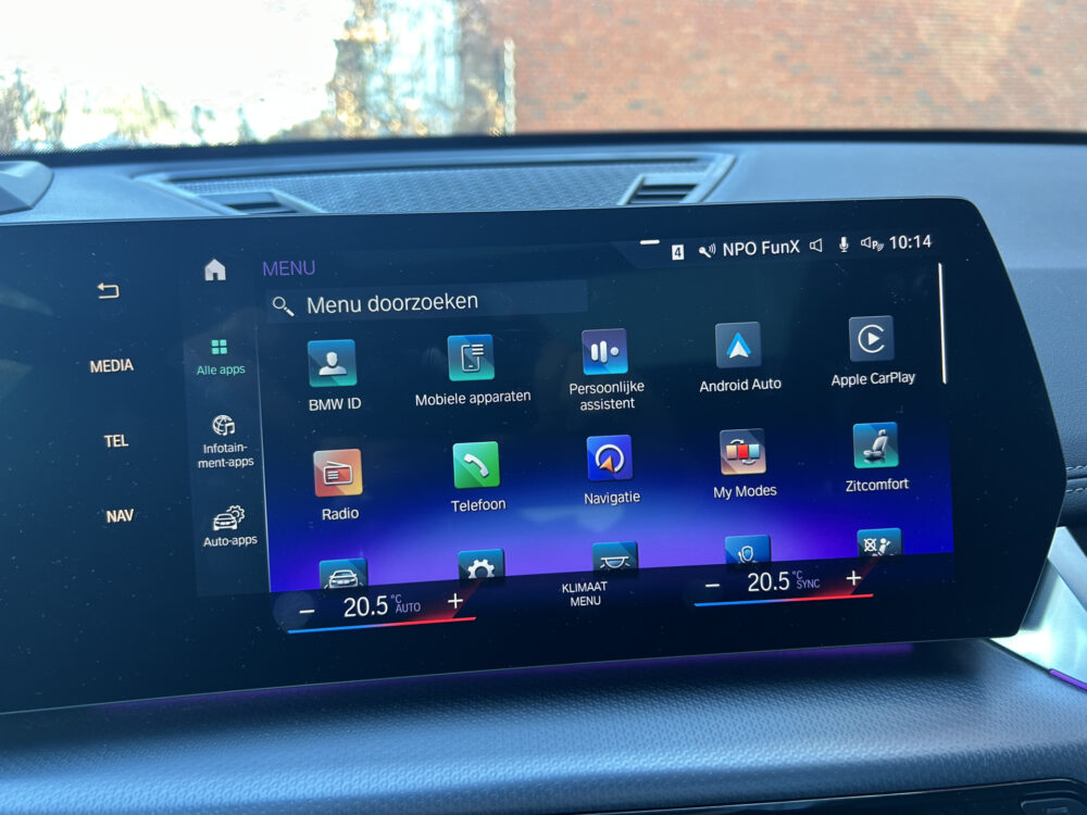 BMW X1 xDrive23i 4Cilinder High Executive M Sport Shadow Line // FULL LED // PANO/SCHUIFKANTELDAK // LEDER // HUD // 360 CAMERA // M Sp 17