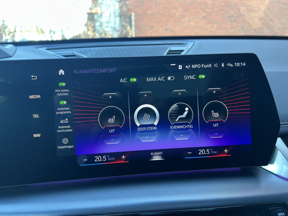 BMW X1 xDrive23i 4Cilinder High Executive M Sport Shadow Line // FULL LED // PANO/SCHUIFKANTELDAK // LEDER // HUD // 360 CAMERA // M Sp 18