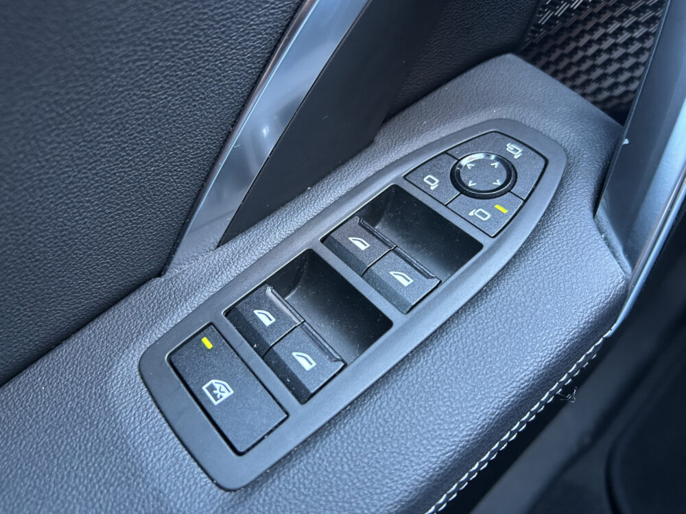 BMW X1 xDrive23i 4Cilinder High Executive M Sport Shadow Line // FULL LED // PANO/SCHUIFKANTELDAK // LEDER // HUD // 360 CAMERA // M Sp 21