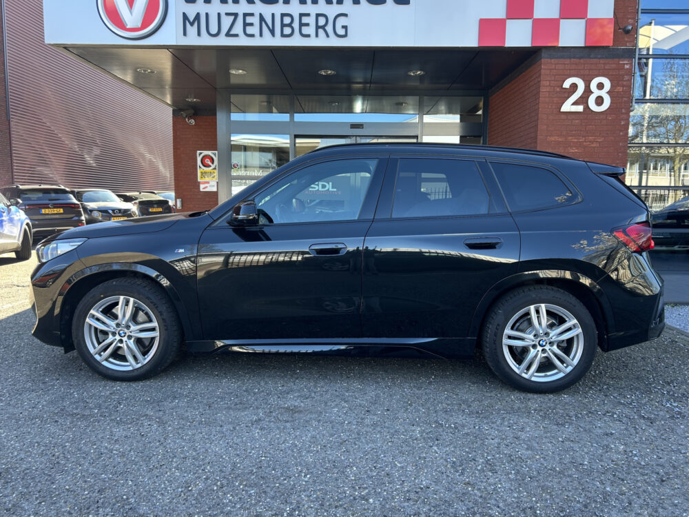 BMW X1 xDrive23i 4Cilinder High Executive M Sport Shadow Line // FULL LED // PANO/SCHUIFKANTELDAK // LEDER // HUD // 360 CAMERA // M Sp 3