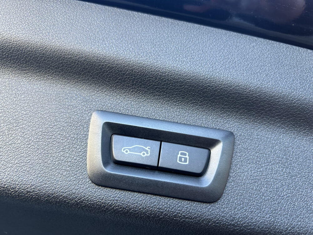 BMW X1 xDrive23i 4Cilinder High Executive M Sport Shadow Line // FULL LED // PANO/SCHUIFKANTELDAK // LEDER // HUD // 360 CAMERA // M Sp 34