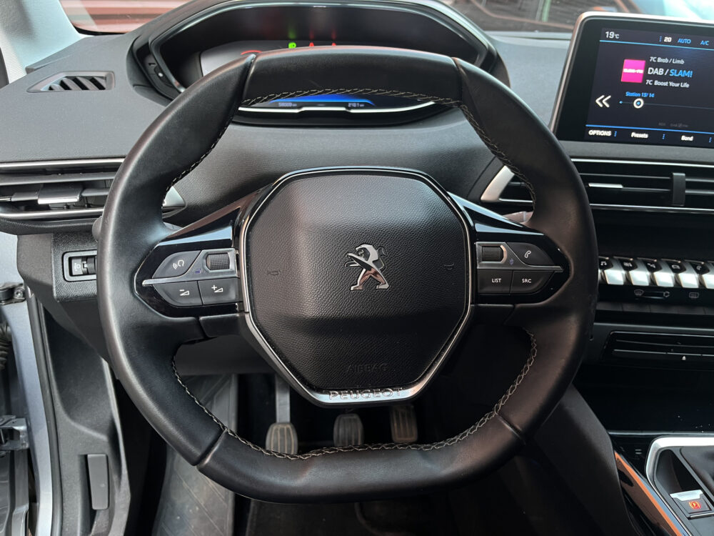 Peugeot 3008 1.2 PureTech Allure // ELEK. ACHTERKLEP // CAMERA+SENSOREN // CRUISE // CLIMA // HALF LEDER // VIRTUAL COCKPIT // 19