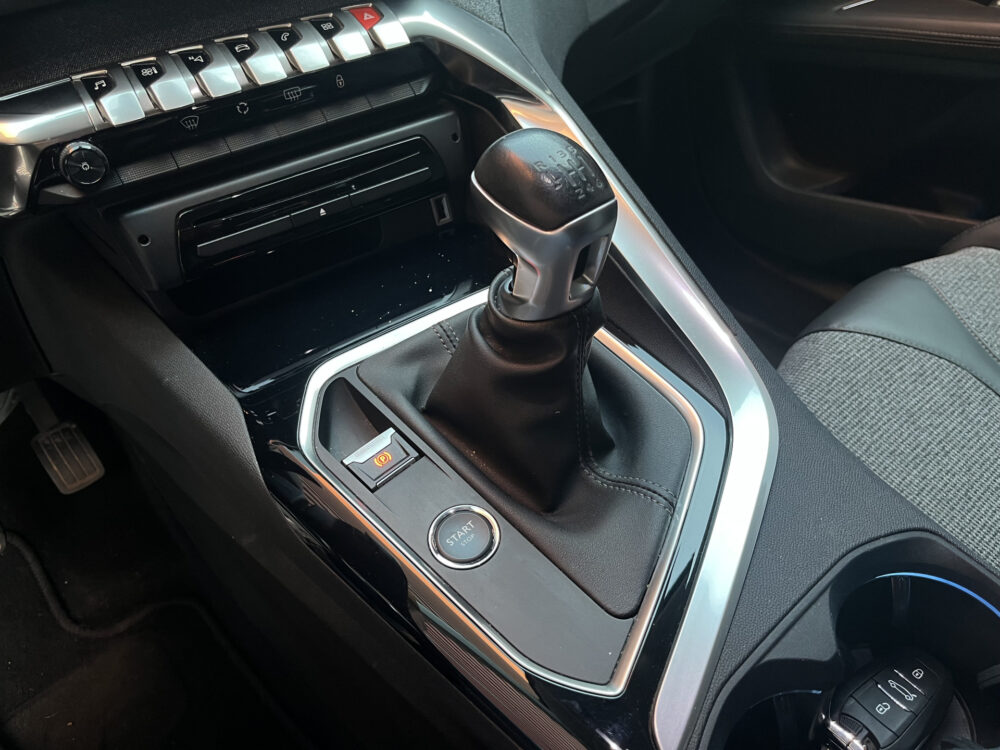 Peugeot 3008 1.2 PureTech Allure // ELEK. ACHTERKLEP // CAMERA+SENSOREN // CRUISE // CLIMA // HALF LEDER // VIRTUAL COCKPIT // 21