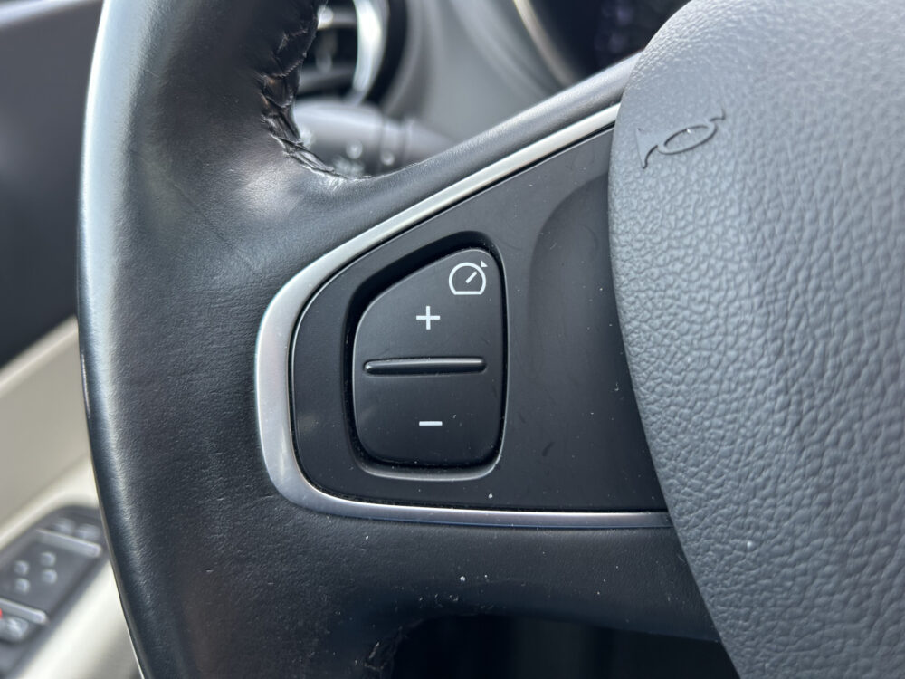 Renault Captur 1.3 TCe Version S // FULL LED // NAVI // CAMERA // KEYLESS // PDC V+A // STOELVERWARMING // PANODAK 9