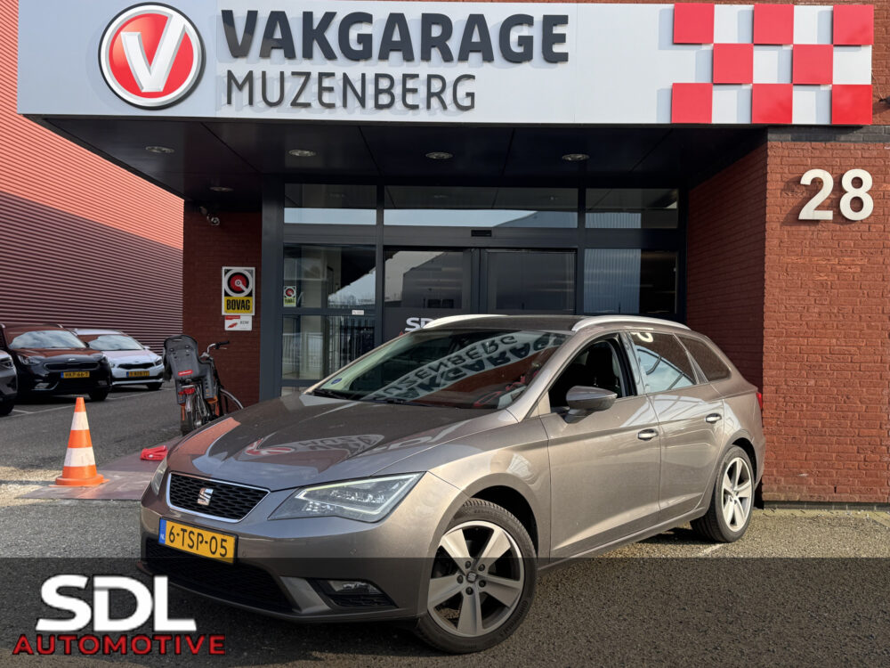 SEAT Leon ST 1.2 TSI Style First Edition // NAVI // PDC V + A // TREKHAAK // CRUISE // BOEKJES ERBIJ NETJES ONDERHOUDEN // 0