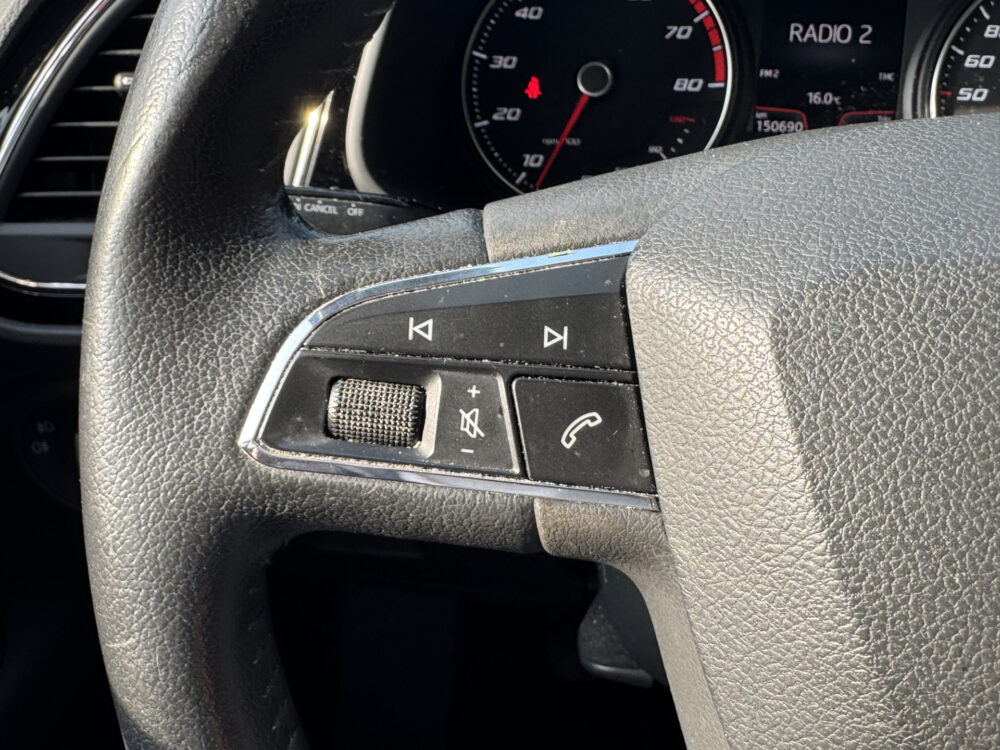 SEAT Leon ST 1.2 TSI Style First Edition // NAVI // PDC V + A // TREKHAAK // CRUISE // BOEKJES ERBIJ NETJES ONDERHOUDEN // 12