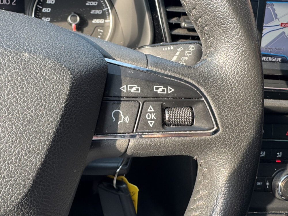 SEAT Leon ST 1.2 TSI Style First Edition // NAVI // PDC V + A // TREKHAAK // CRUISE // BOEKJES ERBIJ NETJES ONDERHOUDEN // 13