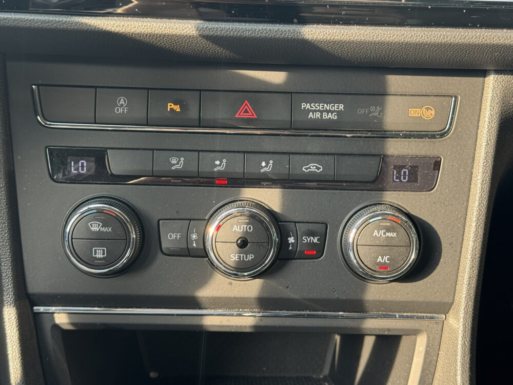 SEAT Leon ST 1.2 TSI Style First Edition // NAVI // PDC V + A // TREKHAAK // CRUISE // BOEKJES ERBIJ NETJES ONDERHOUDEN // 19