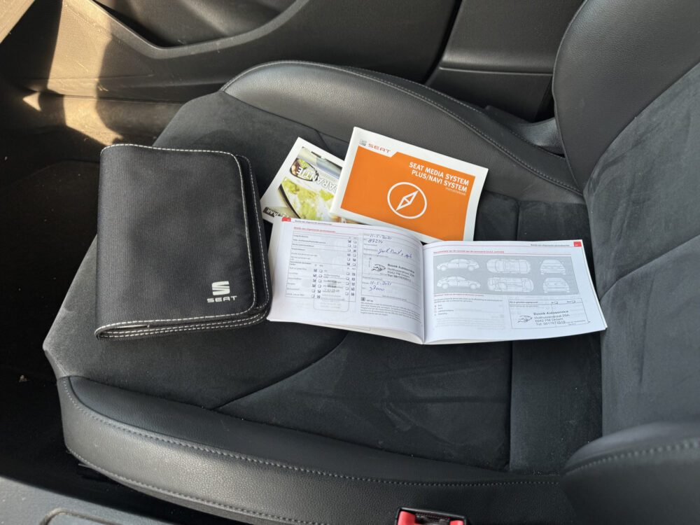 SEAT Leon ST 1.2 TSI Style First Edition // NAVI // PDC V + A // TREKHAAK // CRUISE // BOEKJES ERBIJ NETJES ONDERHOUDEN // 23