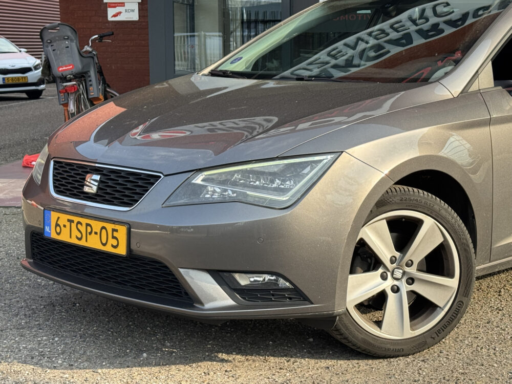 SEAT Leon ST 1.2 TSI Style First Edition // NAVI // PDC V + A // TREKHAAK // CRUISE // BOEKJES ERBIJ NETJES ONDERHOUDEN // 5
