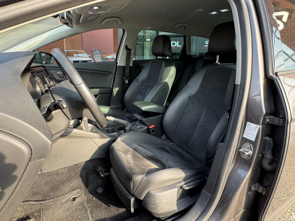 SEAT Leon ST 1.2 TSI Style First Edition // NAVI // PDC V + A // TREKHAAK // CRUISE // BOEKJES ERBIJ NETJES ONDERHOUDEN // 9