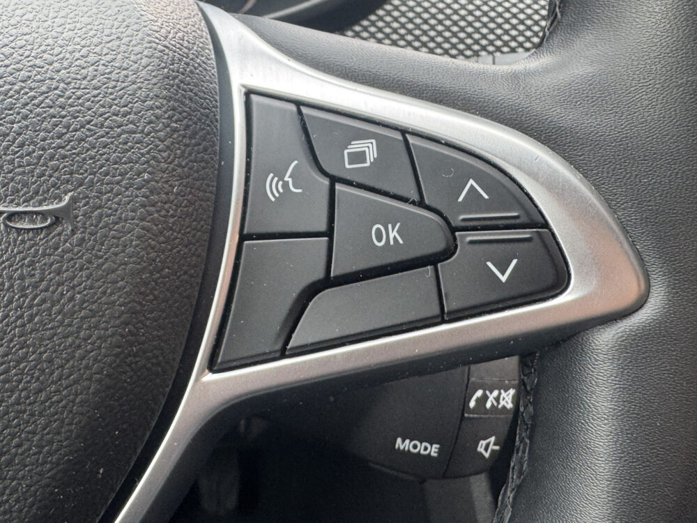 Dacia Jogger 1.0 TCe 110 Extreme 5p. // TREKHAAK // NAVI // CAMERA // PDC // DODENHOEK SENSOR // CRUISE // APPLE CARPLAY - ANDROID AUTO // 12