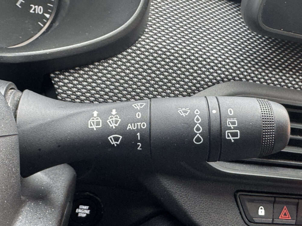 Dacia Jogger 1.0 TCe 110 Extreme 5p. // TREKHAAK // NAVI // CAMERA // PDC // DODENHOEK SENSOR // CRUISE // APPLE CARPLAY - ANDROID AUTO // 22