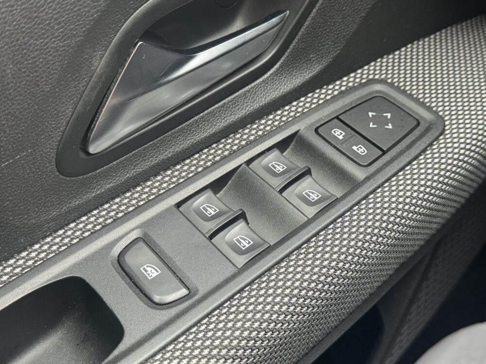 Dacia Jogger 1.0 TCe 110 Extreme 5p. // TREKHAAK // NAVI // CAMERA // PDC // DODENHOEK SENSOR // CRUISE // APPLE CARPLAY - ANDROID AUTO // 24