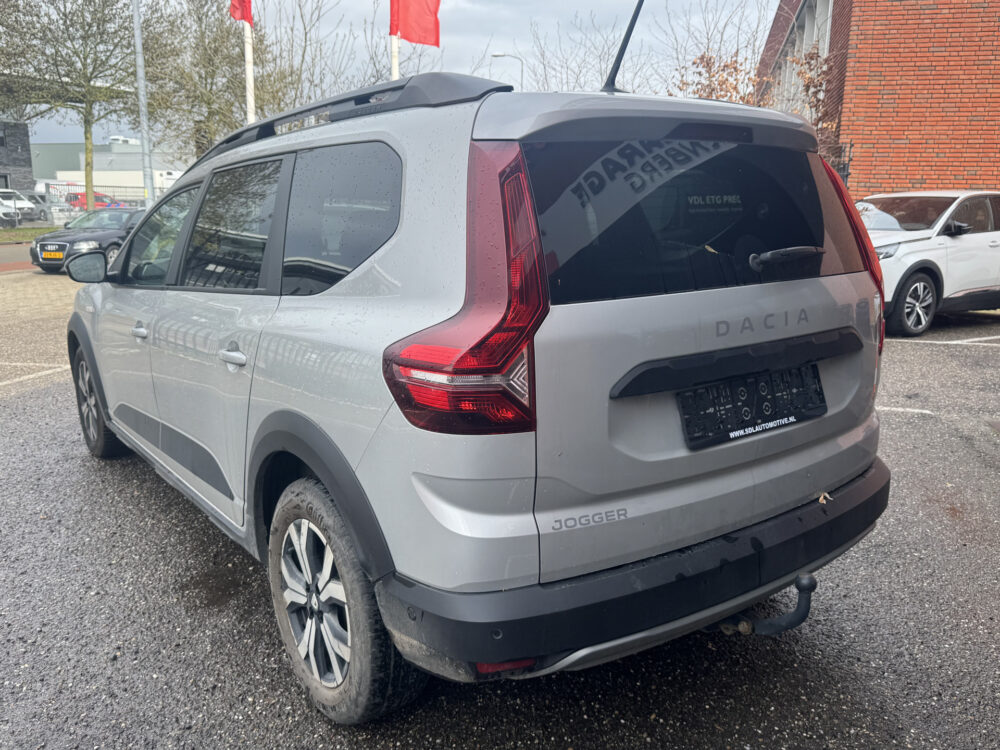 Dacia Jogger 1.0 TCe 110 Extreme 5p. // TREKHAAK // NAVI // CAMERA // PDC // DODENHOEK SENSOR // CRUISE // APPLE CARPLAY - ANDROID AUTO // 3