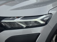 Dacia Jogger 1.0 TCe 110 Extreme 5p. // TREKHAAK // NAVI // CAMERA // PDC // DODENHOEK SENSOR // CRUISE // APPLE CARPLAY - ANDROID AUTO // 37