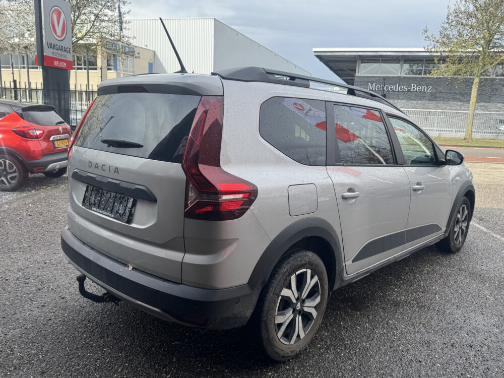Dacia Jogger 1.0 TCe 110 Extreme 5p. // TREKHAAK // NAVI // CAMERA // PDC // DODENHOEK SENSOR // CRUISE // APPLE CARPLAY - ANDROID AUTO // 4