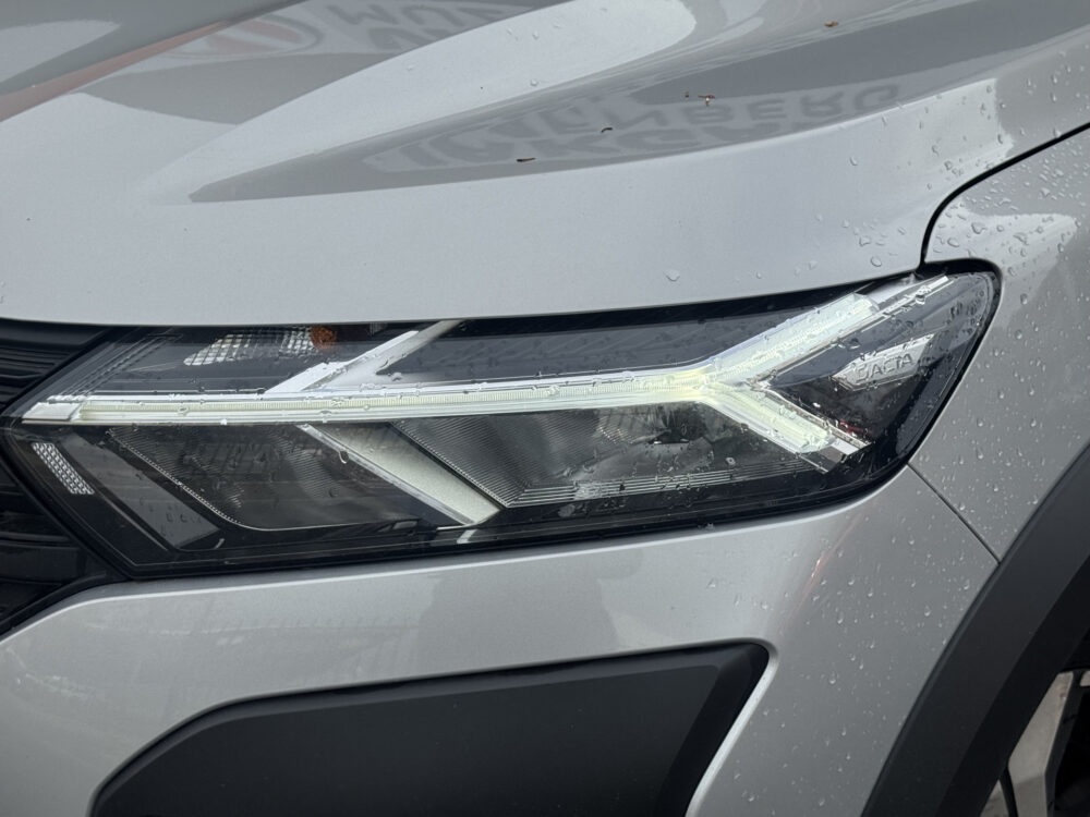 Dacia Jogger 1.0 TCe 110 Extreme 5p. // TREKHAAK // NAVI // CAMERA // PDC // DODENHOEK SENSOR // CRUISE // APPLE CARPLAY - ANDROID AUTO // 6