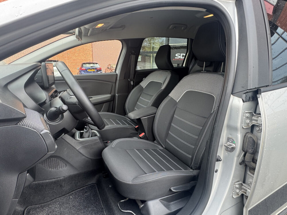 Dacia Jogger 1.0 TCe 110 Extreme 5p. // TREKHAAK // NAVI // CAMERA // PDC // DODENHOEK SENSOR // CRUISE // APPLE CARPLAY - ANDROID AUTO // 8