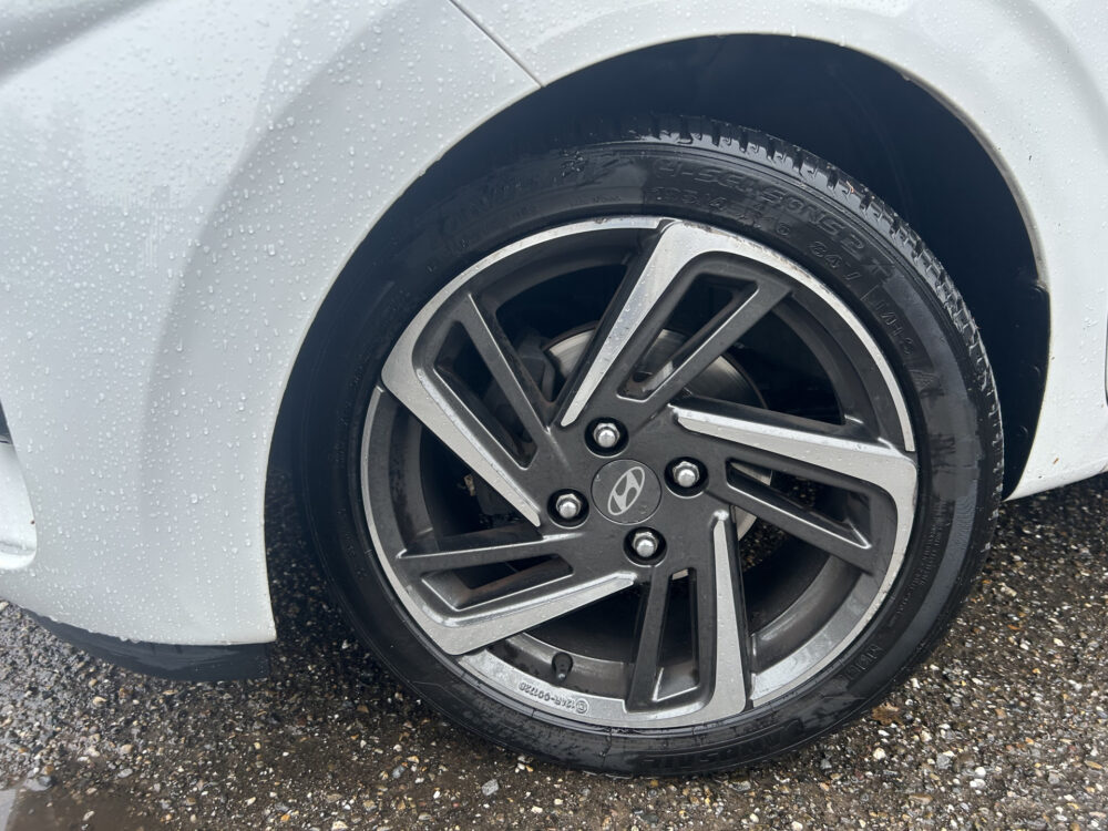 Hyundai i10 1.0 Comfort 5-zits // NAVI + CARPLAY // CAMERA // CRUISE // LMV // DAB 27