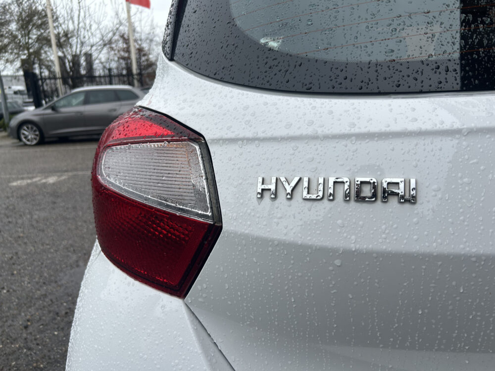 Hyundai i10 1.0 Comfort 5-zits // NAVI + CARPLAY // CAMERA // CRUISE // LMV // DAB 30