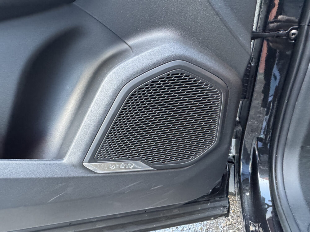 Lynk & Co 01 1.5 // PANO DAK // INFINITY SOUND // 360 CAMERA // ELEK. ACHTERKLEP // ADAPTIVE CRUISE // STOELVERWARMING // 16