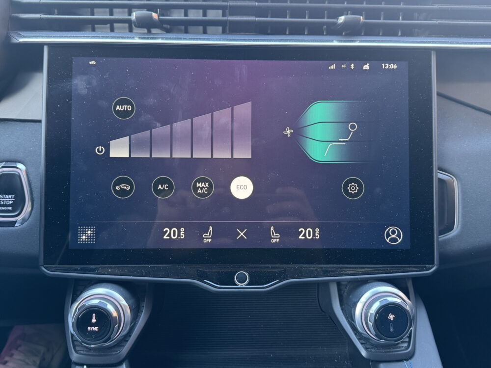 Lynk & Co 01 1.5 // PANO DAK // INFINITY SOUND // 360 CAMERA // ELEK. ACHTERKLEP // ADAPTIVE CRUISE // STOELVERWARMING // 22