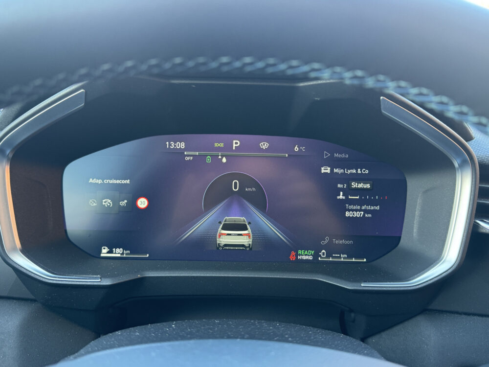 Lynk & Co 01 1.5 // PANO DAK // INFINITY SOUND // 360 CAMERA // ELEK. ACHTERKLEP // ADAPTIVE CRUISE // STOELVERWARMING // 25