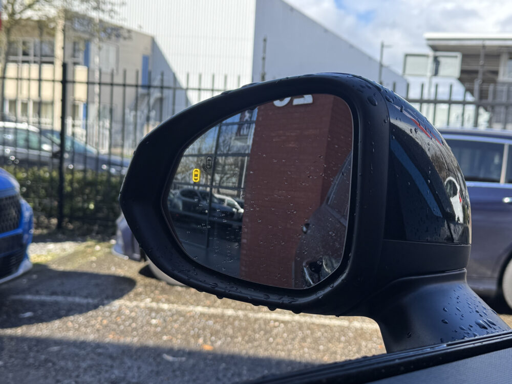 Lynk & Co 01 1.5 // PANO DAK // INFINITY SOUND // 360 CAMERA // ELEK. ACHTERKLEP // ADAPTIVE CRUISE // STOELVERWARMING // 31