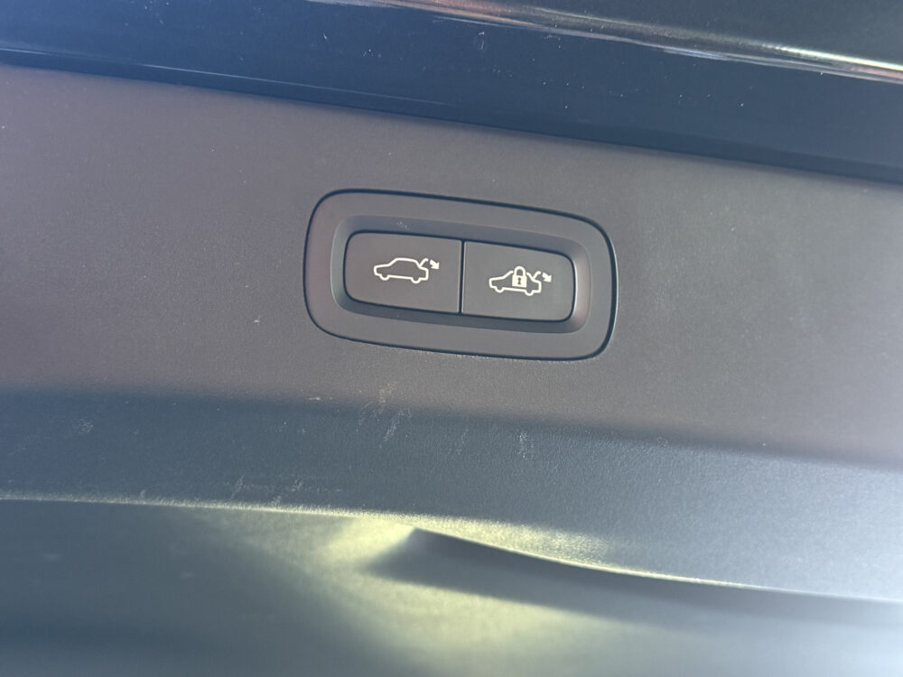 Lynk & Co 01 1.5 // PANO DAK // INFINITY SOUND // 360 CAMERA // ELEK. ACHTERKLEP // ADAPTIVE CRUISE // STOELVERWARMING // 36