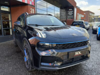 Lynk & Co 01 1.5 // PANO DAK // INFINITY SOUND // 360 CAMERA // ELEK. ACHTERKLEP // ADAPTIVE CRUISE // STOELVERWARMING // 40