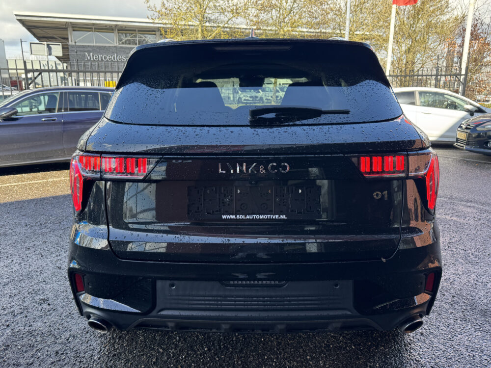 Lynk & Co 01 1.5 // PANO DAK // INFINITY SOUND // 360 CAMERA // ELEK. ACHTERKLEP // ADAPTIVE CRUISE // STOELVERWARMING // 5