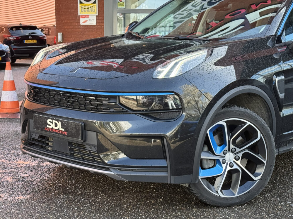 Lynk & Co 01 1.5 // PANO DAK // INFINITY SOUND // 360 CAMERA // ELEK. ACHTERKLEP // ADAPTIVE CRUISE // STOELVERWARMING // 7