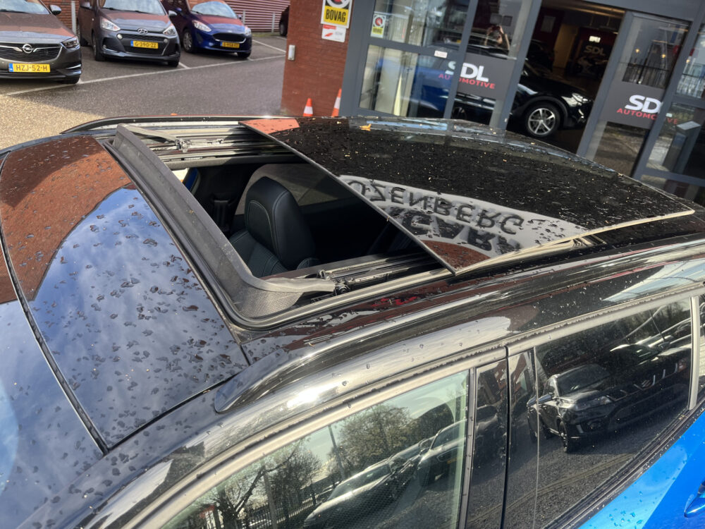 Peugeot 2008 1.2 PureTech GT-Line 131PK!! // SCHUIF-KANTELDAK // DODEHOEK // LED // CAMERA+SENSOREN // HALF LEDER // 3D COCKPIT // 14