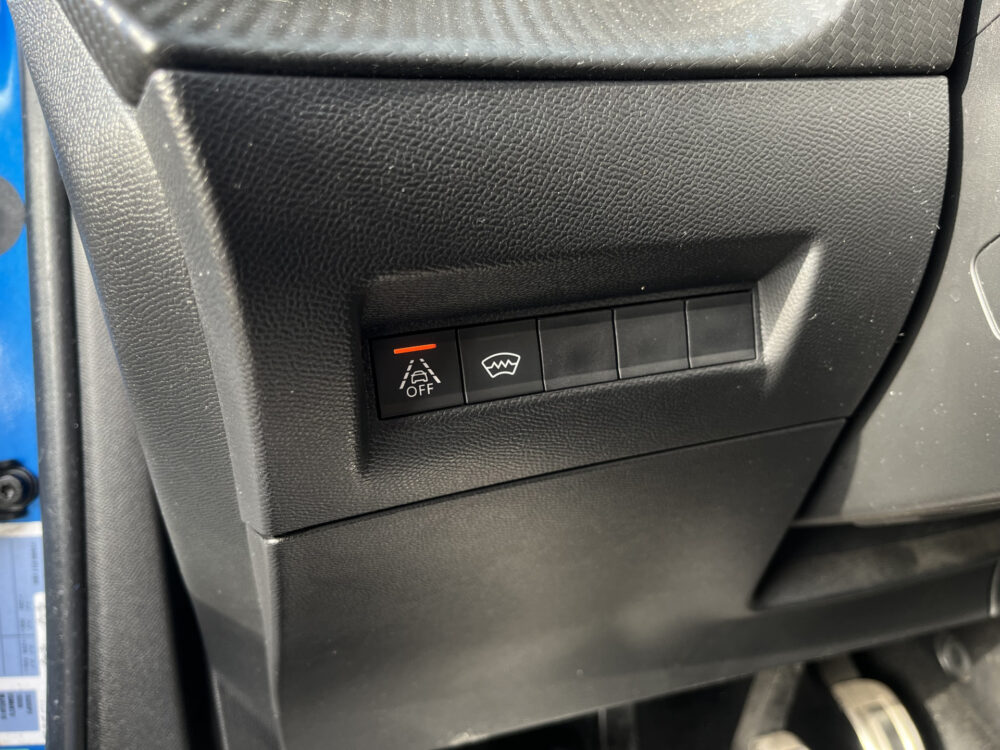 Peugeot 2008 1.2 PureTech GT-Line 131PK!! // SCHUIF-KANTELDAK // DODEHOEK // LED // CAMERA+SENSOREN // HALF LEDER // 3D COCKPIT // 21