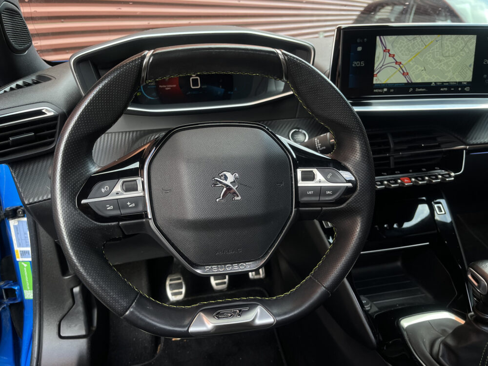 Peugeot 2008 1.2 PureTech GT-Line 131PK!! // SCHUIF-KANTELDAK // DODEHOEK // LED // CAMERA+SENSOREN // HALF LEDER // 3D COCKPIT // 22