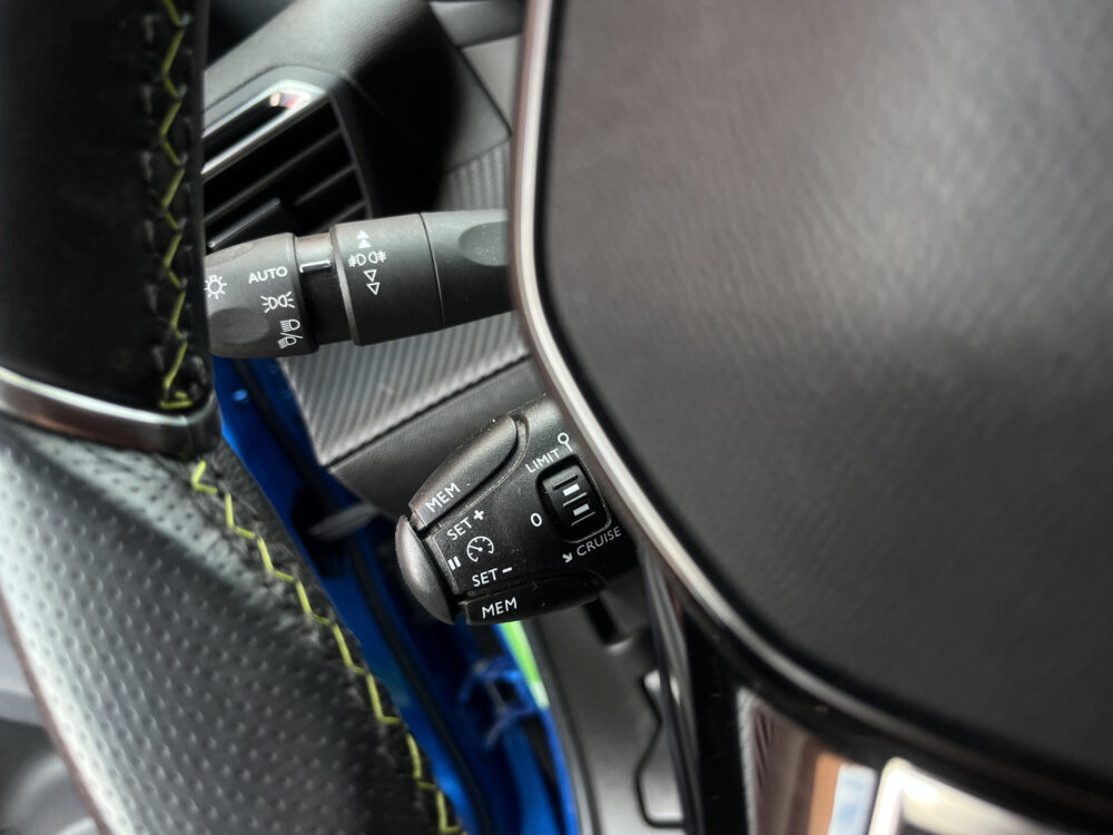 Peugeot 2008 1.2 PureTech GT-Line 131PK!! // SCHUIF-KANTELDAK // DODEHOEK // LED // CAMERA+SENSOREN // HALF LEDER // 3D COCKPIT // 23