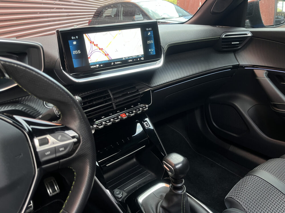 Peugeot 2008 1.2 PureTech GT-Line 131PK!! // SCHUIF-KANTELDAK // DODEHOEK // LED // CAMERA+SENSOREN // HALF LEDER // 3D COCKPIT // 24