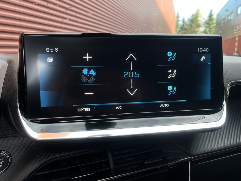 Peugeot 2008 1.2 PureTech GT-Line 131PK!! // SCHUIF-KANTELDAK // DODEHOEK // LED // CAMERA+SENSOREN // HALF LEDER // 3D COCKPIT // 28